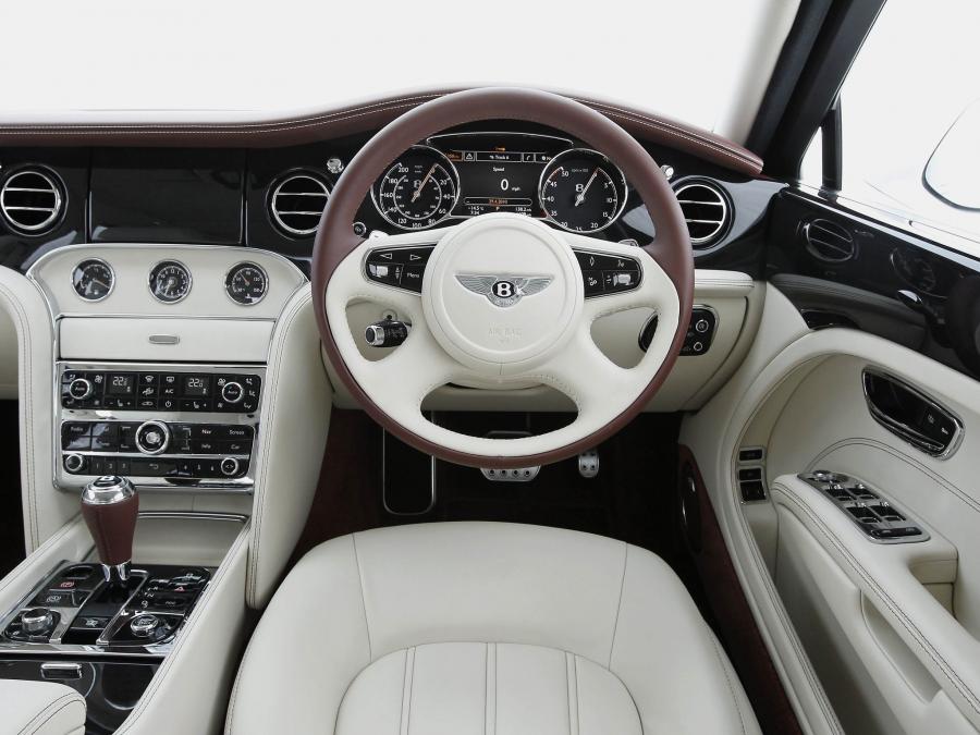  Bentley Mulsanne 2010 года  (UK) (фото 17 из 31)